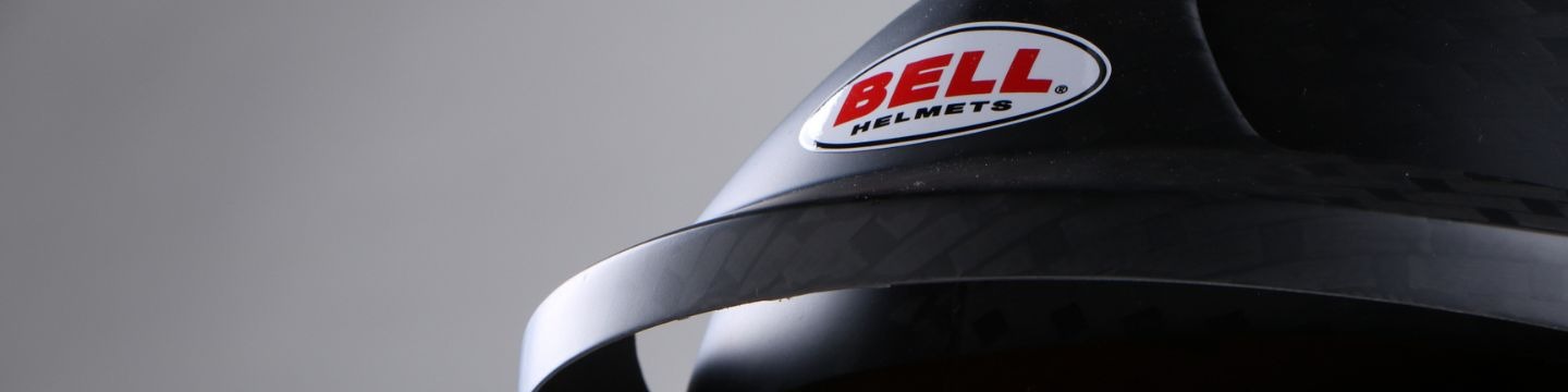 In primo piano l'Helmet di Bell