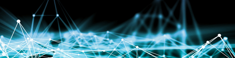Scie luminose interconnesse, a simboleggiare infrastrutture digitali.