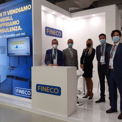 Stand Fineco Stand Fineco allestito per eventi o fiere, con materiali promozionali.