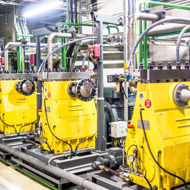 Macchinario Hammelmann in funzione presso Interpump, evidenziando precisione e performance nell’ambito della produzione industriale.