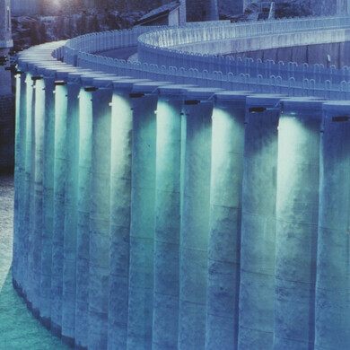 Vista frontale dell'impianto idroelettrico di Ceresole Iren