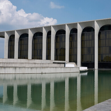 Palazzo Mondadori realizzato da Oscar Niemeyer
