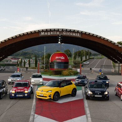 Atmosfera unica al Raduno Coppa Renault: passione per le auto Renault.