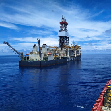 Piattaforma di perforazione offshore Saipem 12000, equipaggiata per trivellazioni in acque profonde.