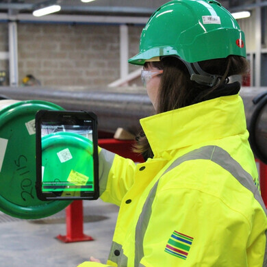 Strumenti digitali Tenaris utilizzati per monitoraggio, controllo e gestione della produzione industriale.