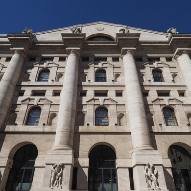 Veduta della Borsa di Milano in Piazza Affari, cuore finanziario della città e centro degli scambi azionari italiani.