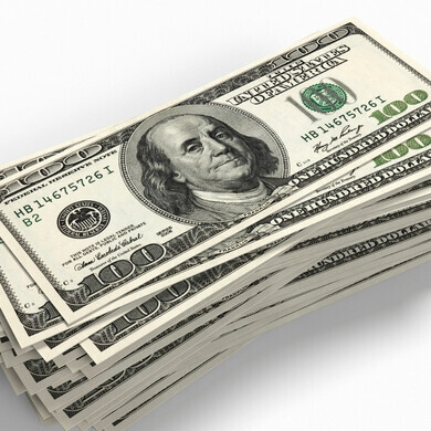 Mazzo di banconote da 100 dollari americani, simbolo di ricchezza, finanza e transazioni economiche.
