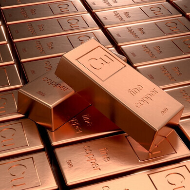 Lingotti di rame Blocchi di rame fuso solidificati in forme regolari, pronti per la lavorazione.