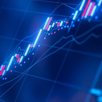 Grafico finanziario visualizzato su sfondo blu