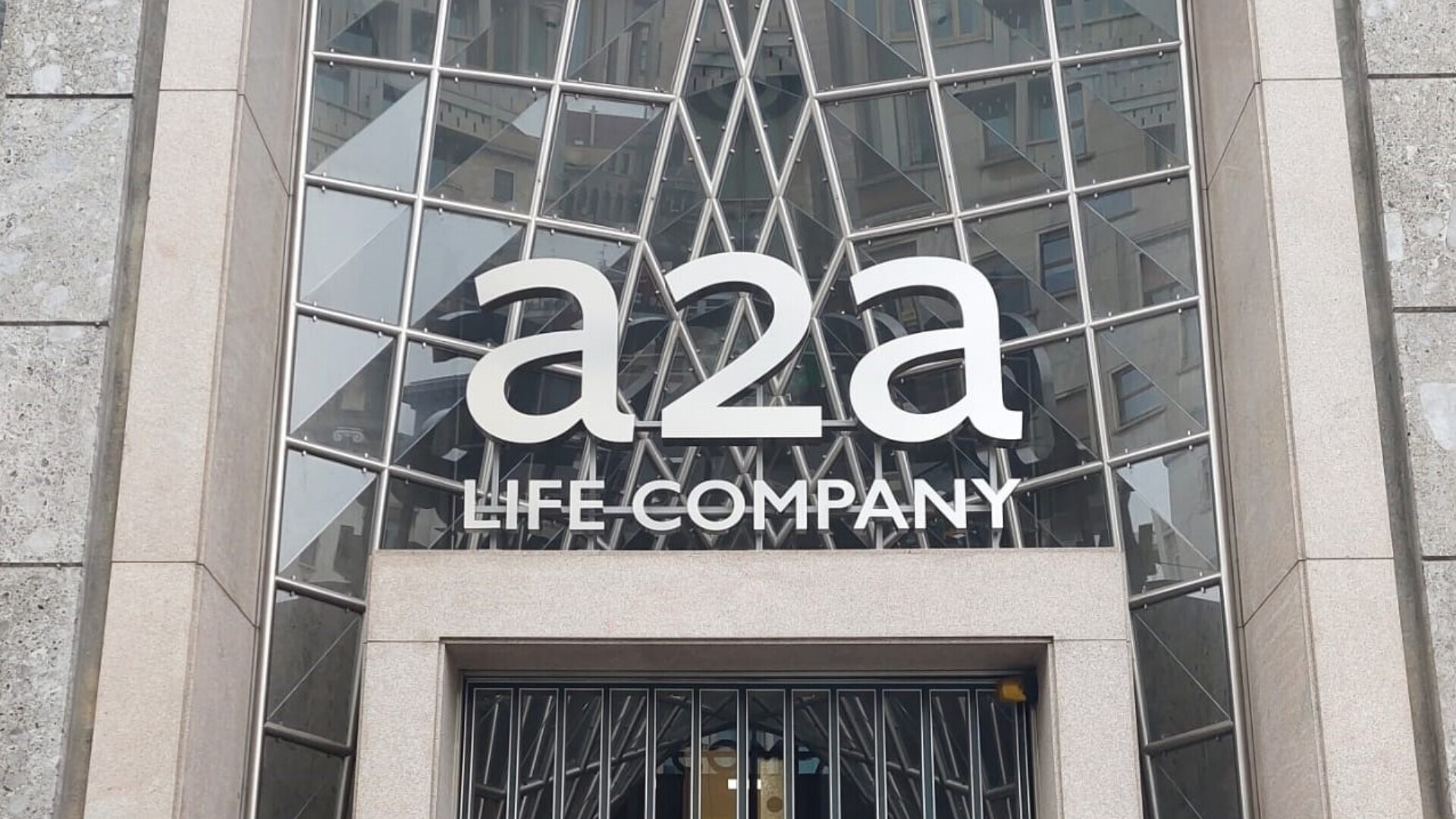 Particolare dell'ingresso della sede di a2a