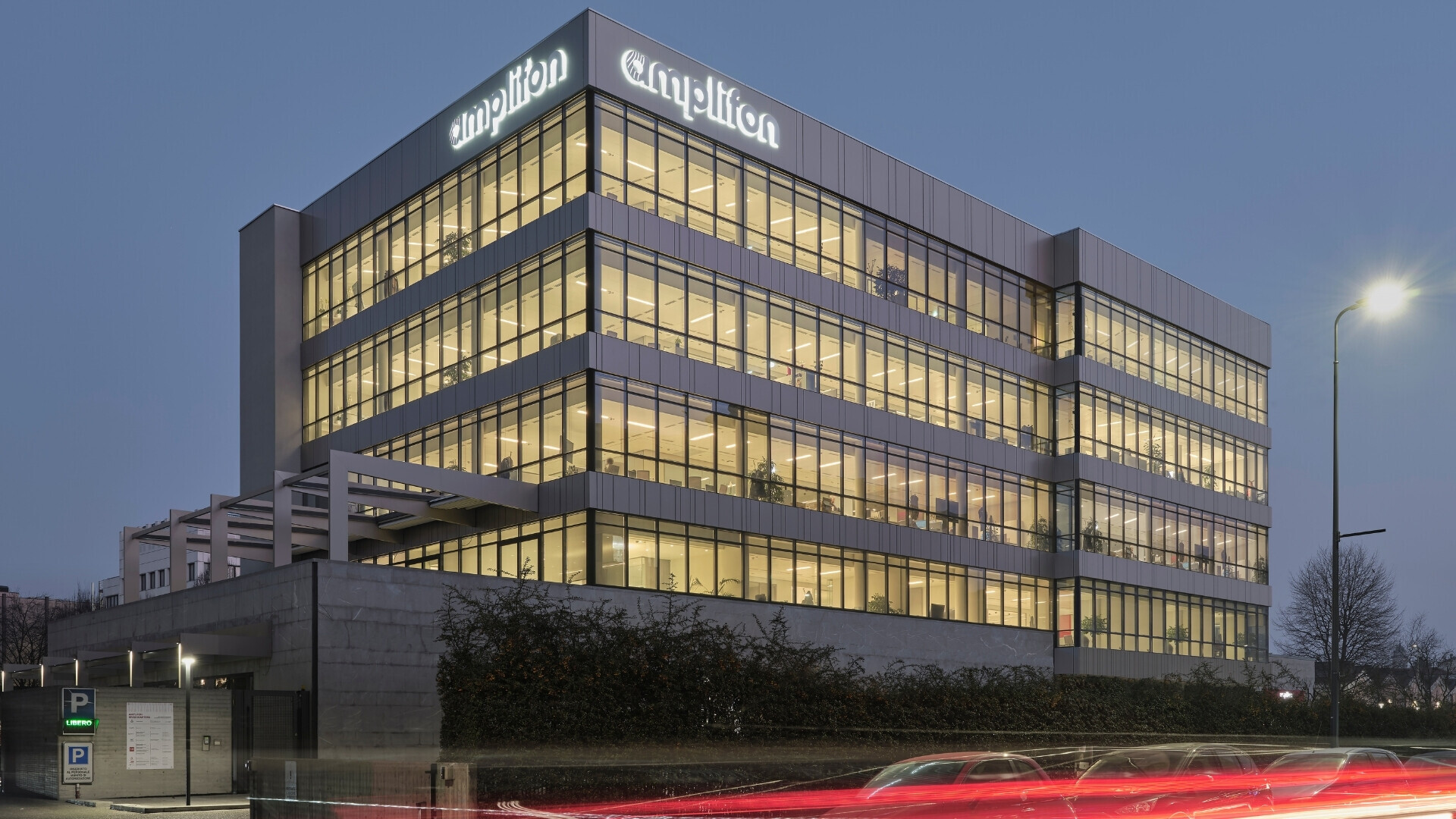 Vista esterna dell'edificio di amplifon