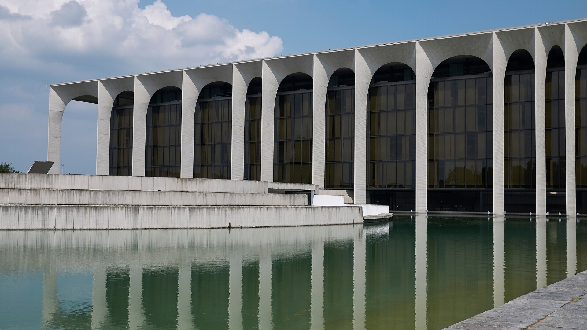 Palazzo Mondadori realizzato da Oscar Niemeyer