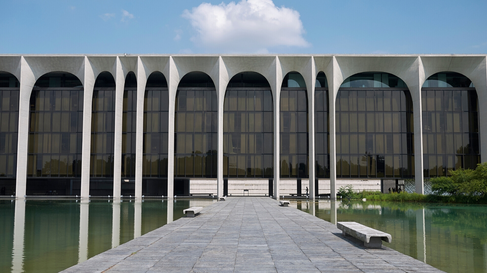 Sede Mondadori, Segrate (Milano) Palazzo Mondadori a Segrate (MI) realizzato da Oscar Niemeyer