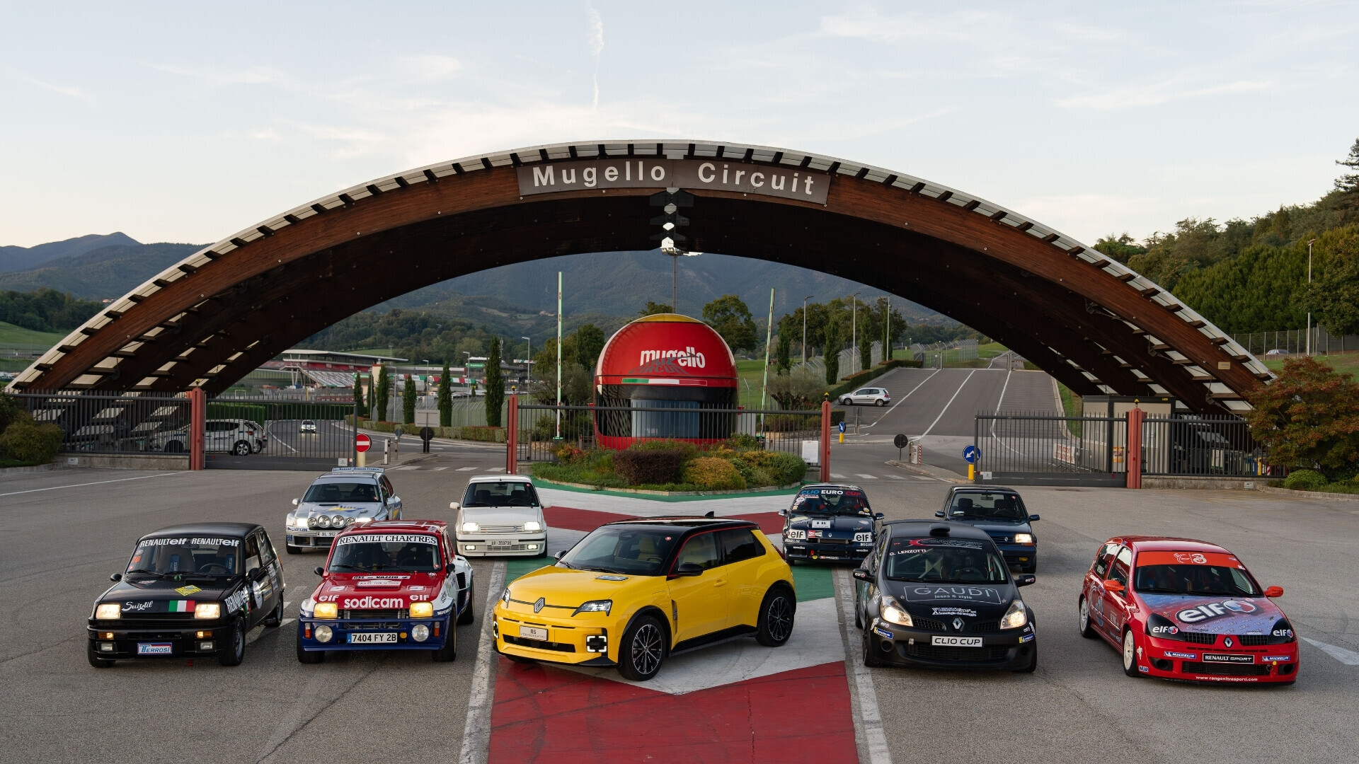 Raduno Coppa Renault Atmosfera unica al Raduno Coppa Renault: passione per le auto Renault.