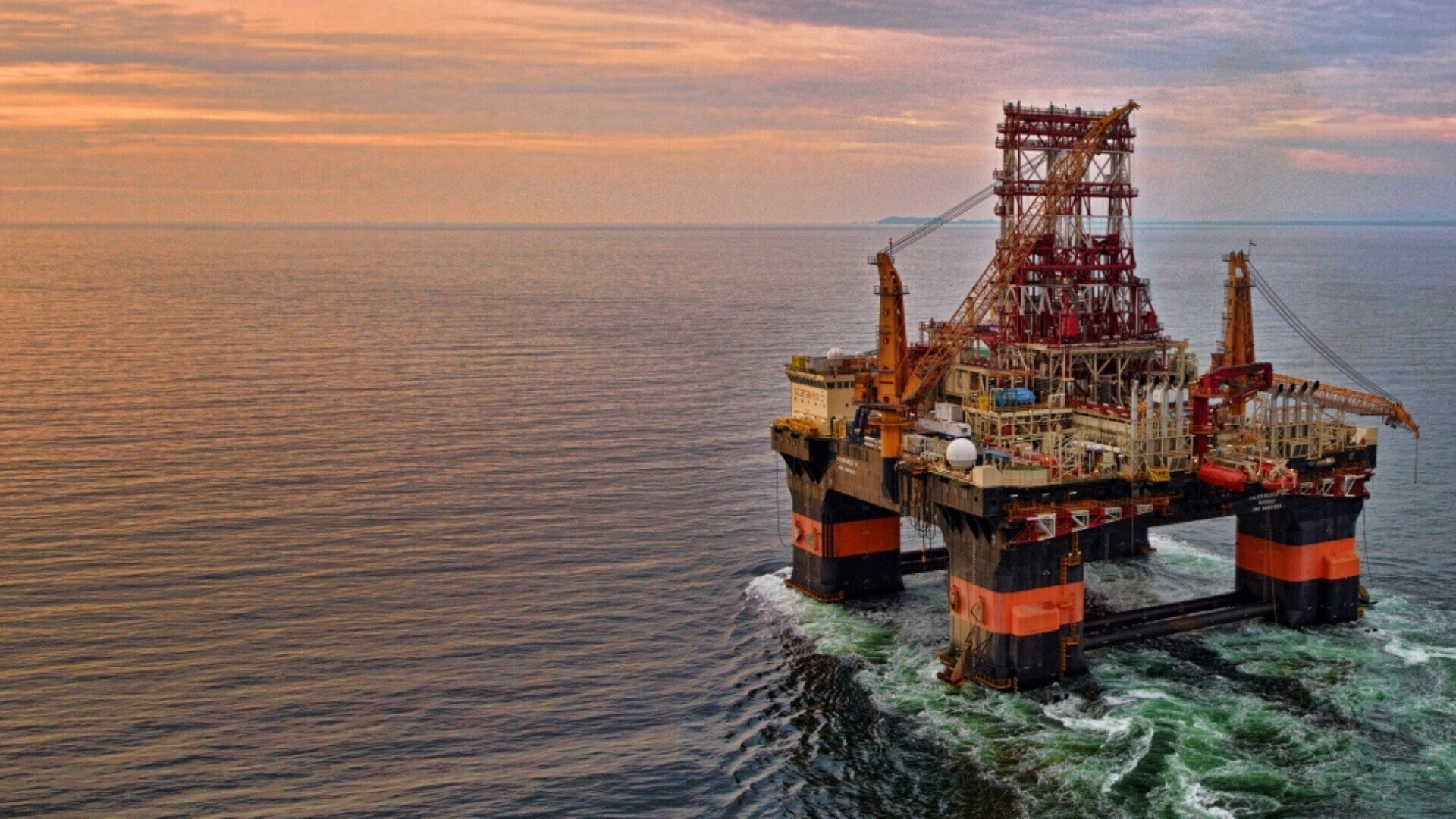 Saipem Scarabeo Piattaforma di perforazione offshore Saipem Scarabeo, operante nel settore petrolifero e gas naturale.