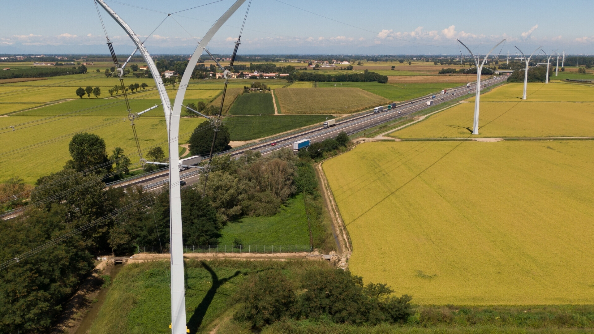 Traliccio dell’alta tensione gestito da Terna, simbolo della rete elettrica nazionale italiana.