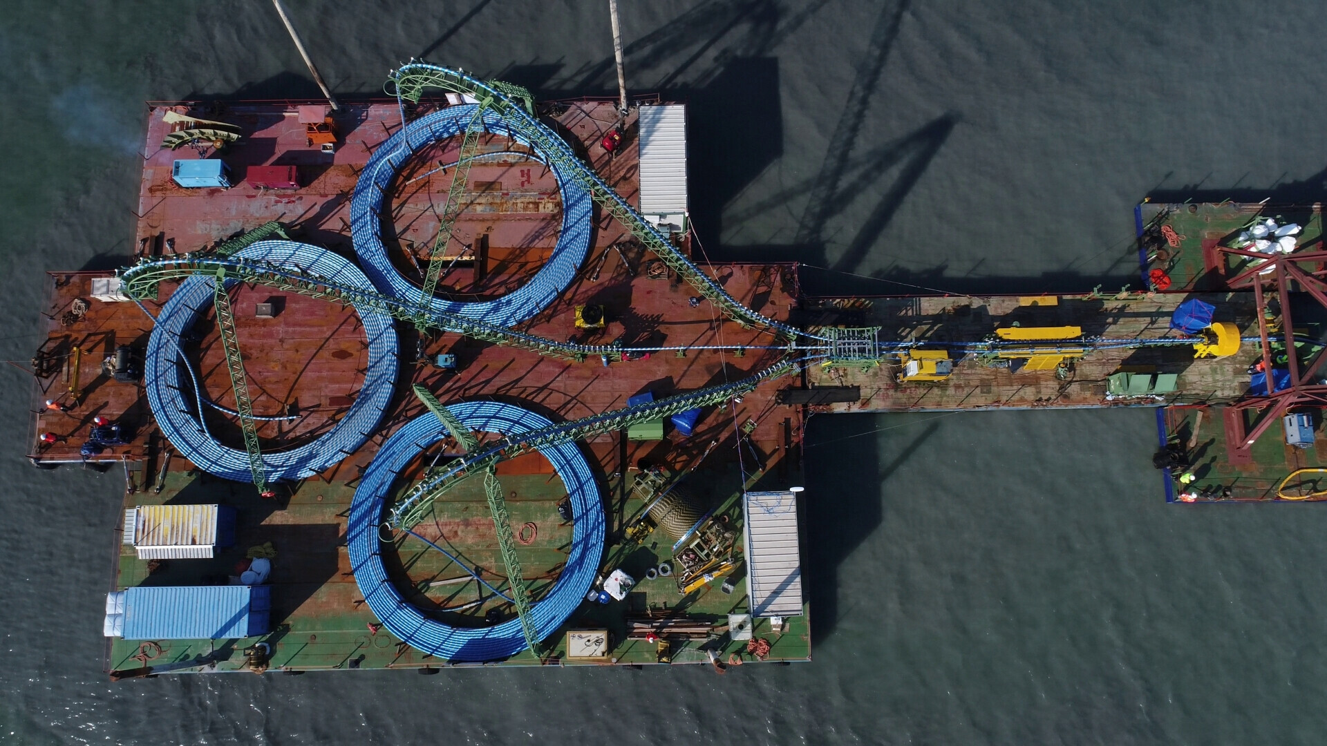 Terna posa cavo sottomarino Laguna Venezia Tecnici Terna al lavoro nella posa di un cavo sottomarino nella Laguna di Venezia per l’interconnessione elettrica locale.