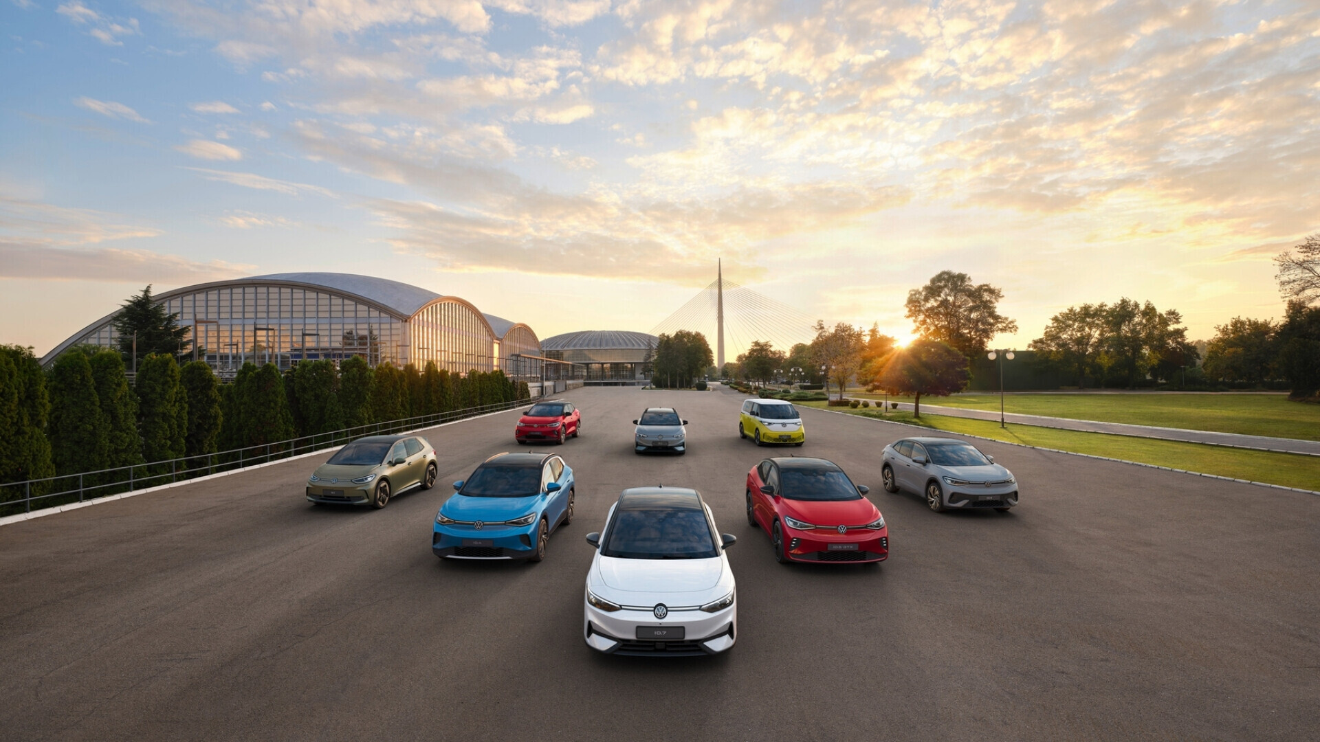Panoramica dei modelli elettrici Volkswagen ID., tra cui SUV e city car, esposti insieme.