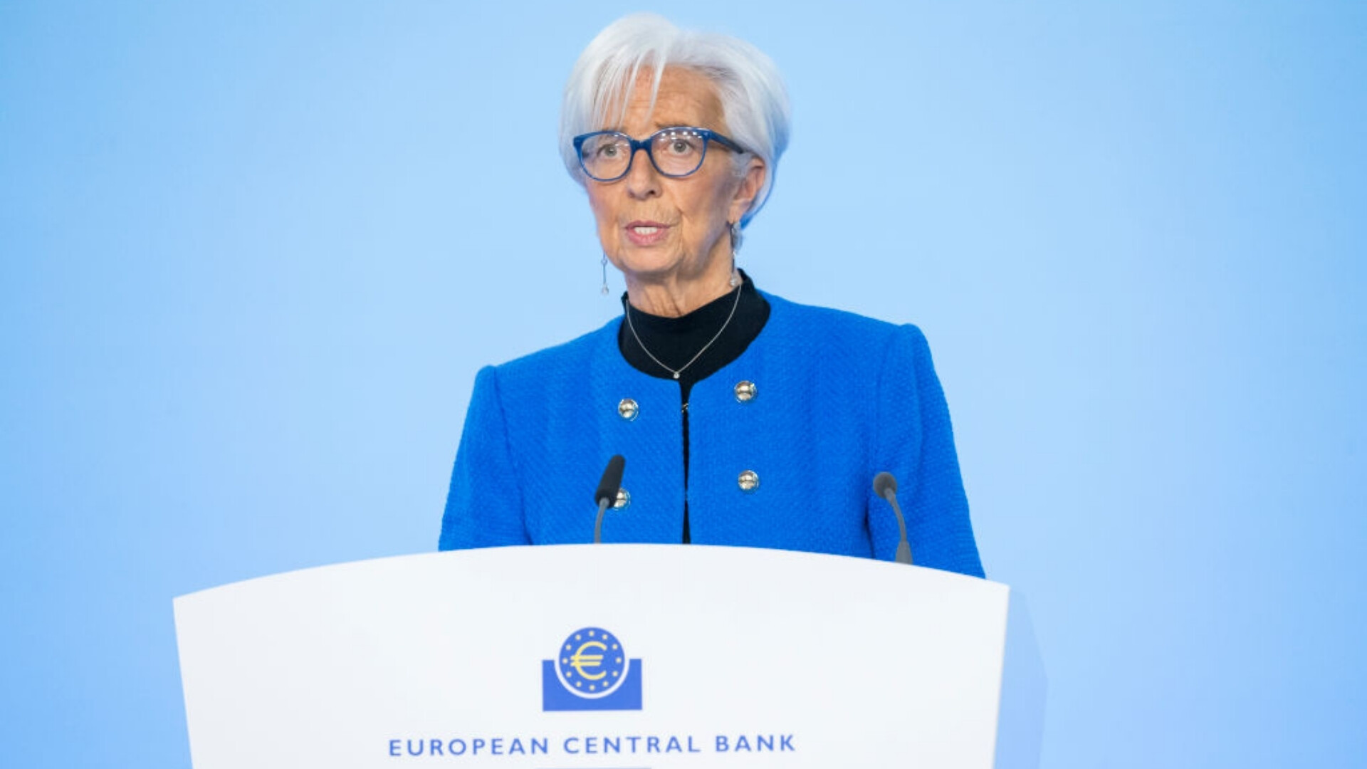 Lagarde parla ai media dopo il Consiglio direttivo BCE sul controllo dell’inflazione.