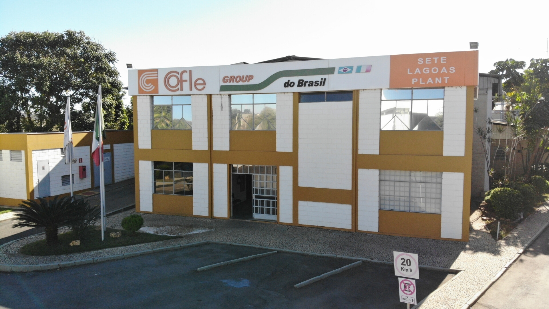 Prospettiva esterna della sede Cofle in Brasile, con facciata principale visibile.