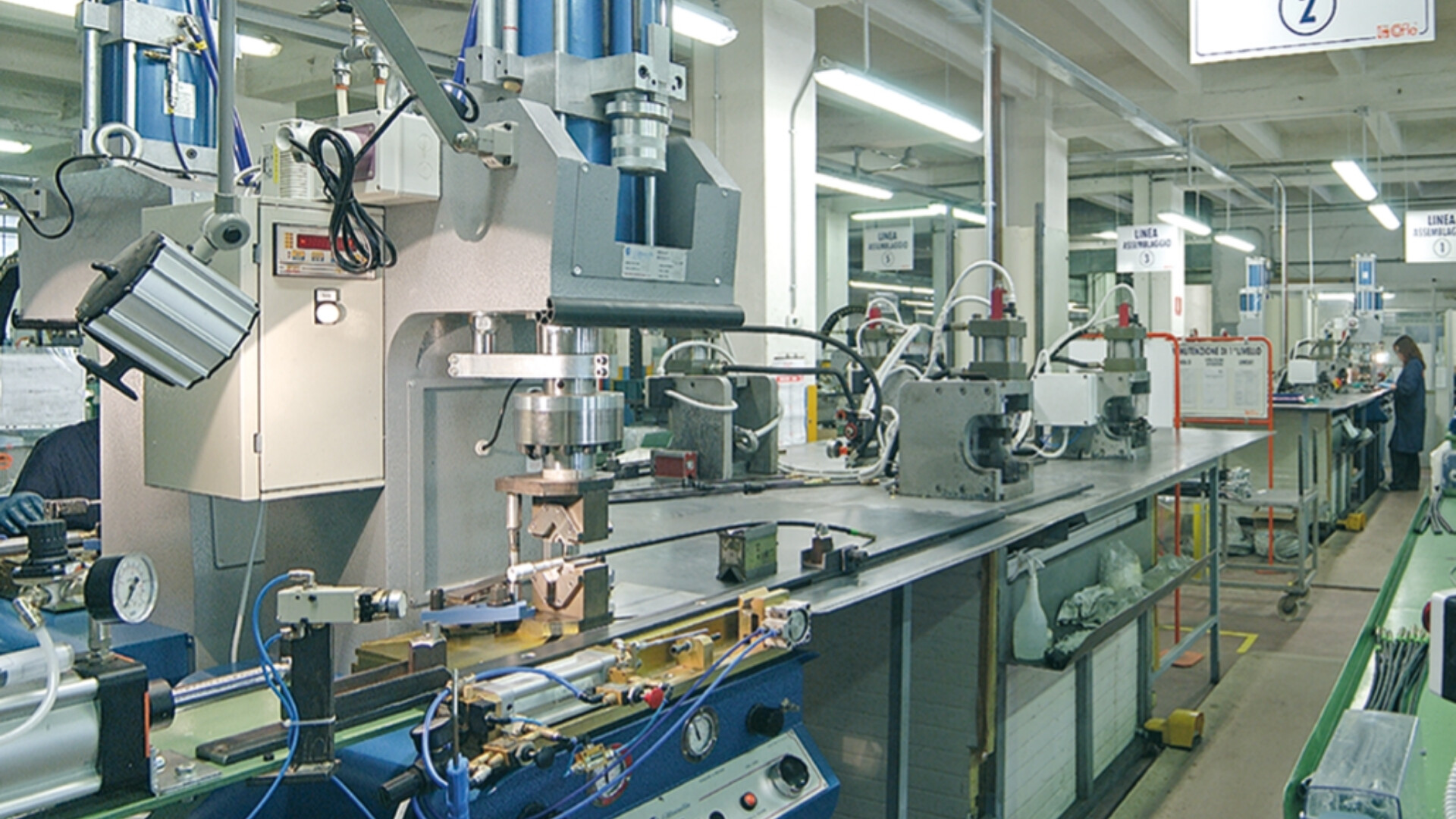 Produzione Cofle Fase della produzione industriale presso gli stabilimenti Cofle.