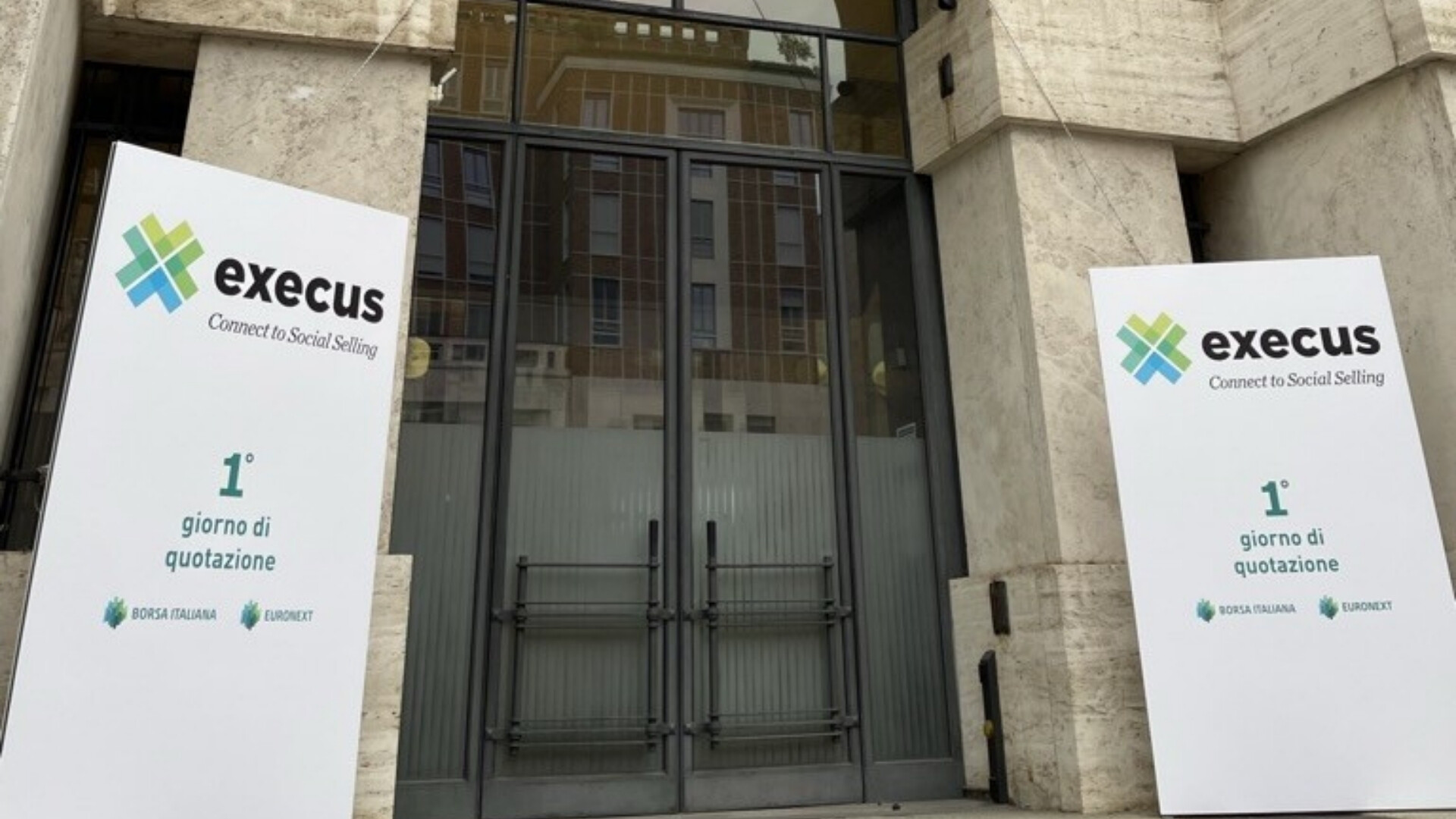 Ingresso della Borsa Italiana nel giorno della prima quotazione di Execus.