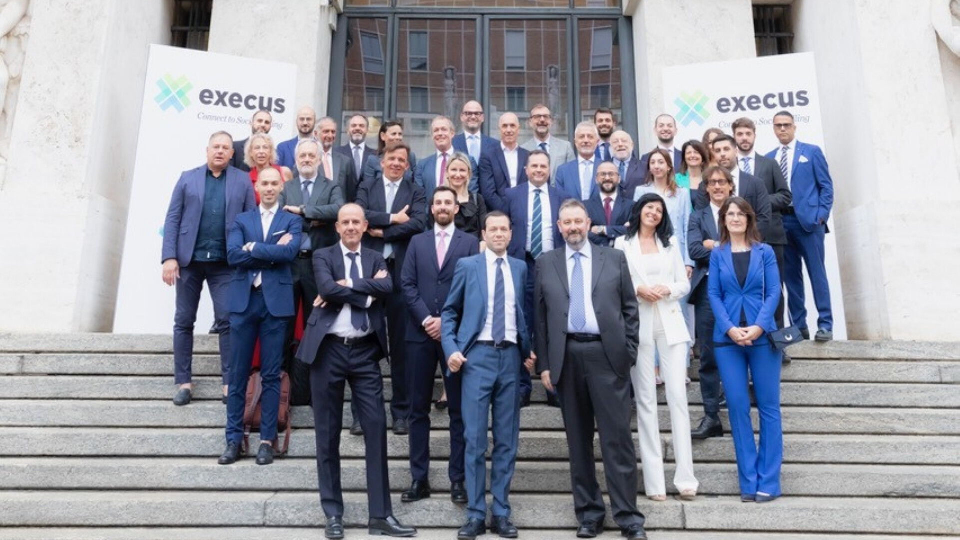 Team Execus Foto del team Execus, riunito in occasione della prima quotazione in borsa.