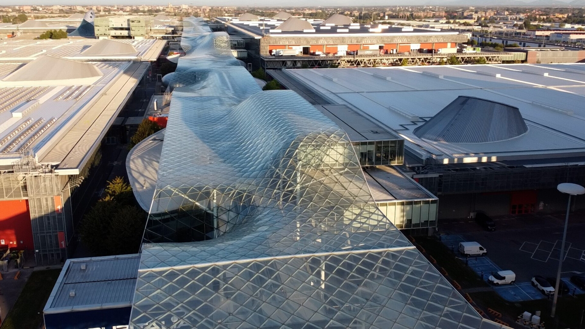 Sede Fiera Milano vista copertura Veduta dall’alto della copertura della sede di Fiera Milano.