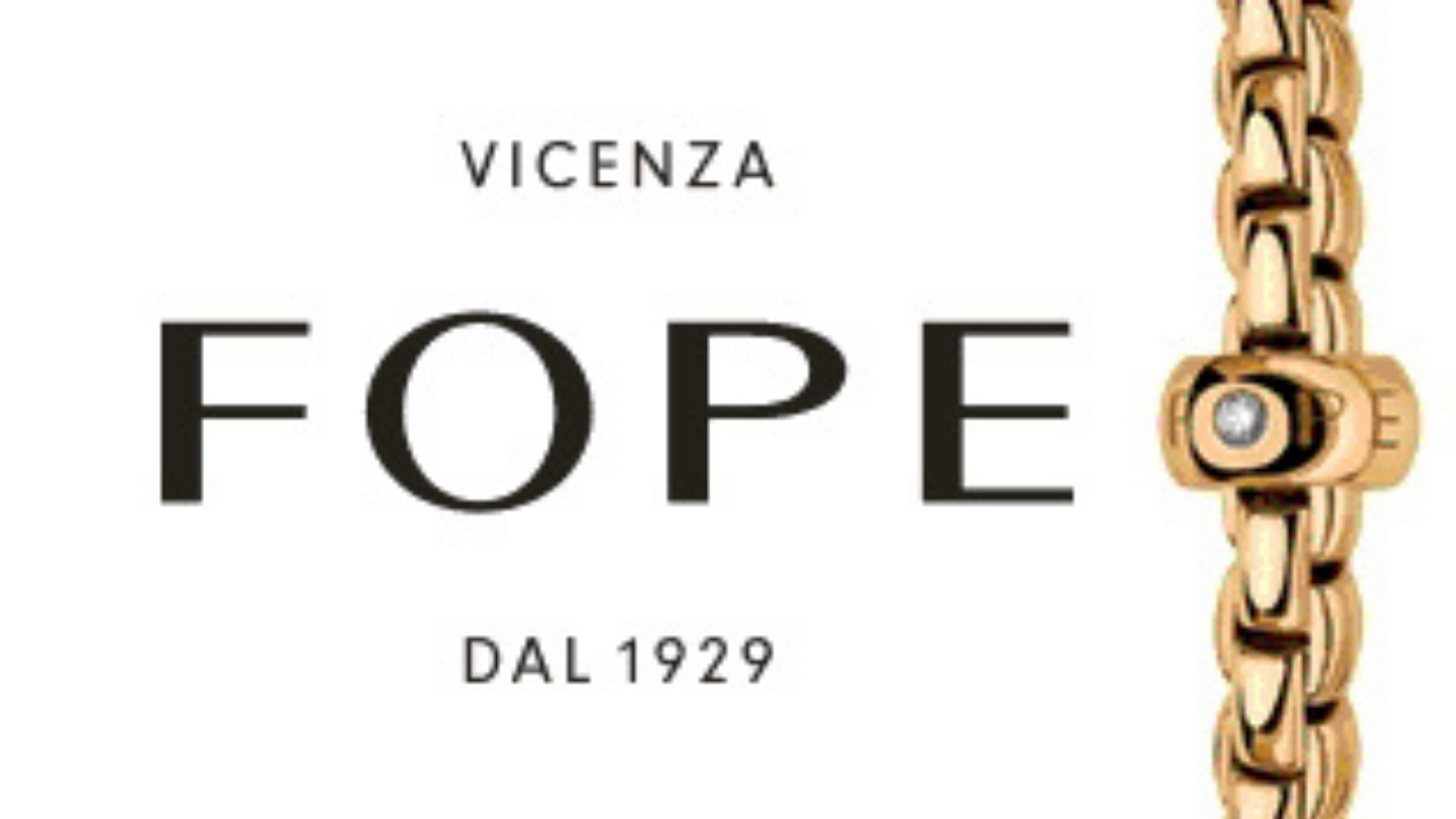 Logo Fope e particolare bracciale Bracciale Fope in primo piano accanto al logo del marchio.