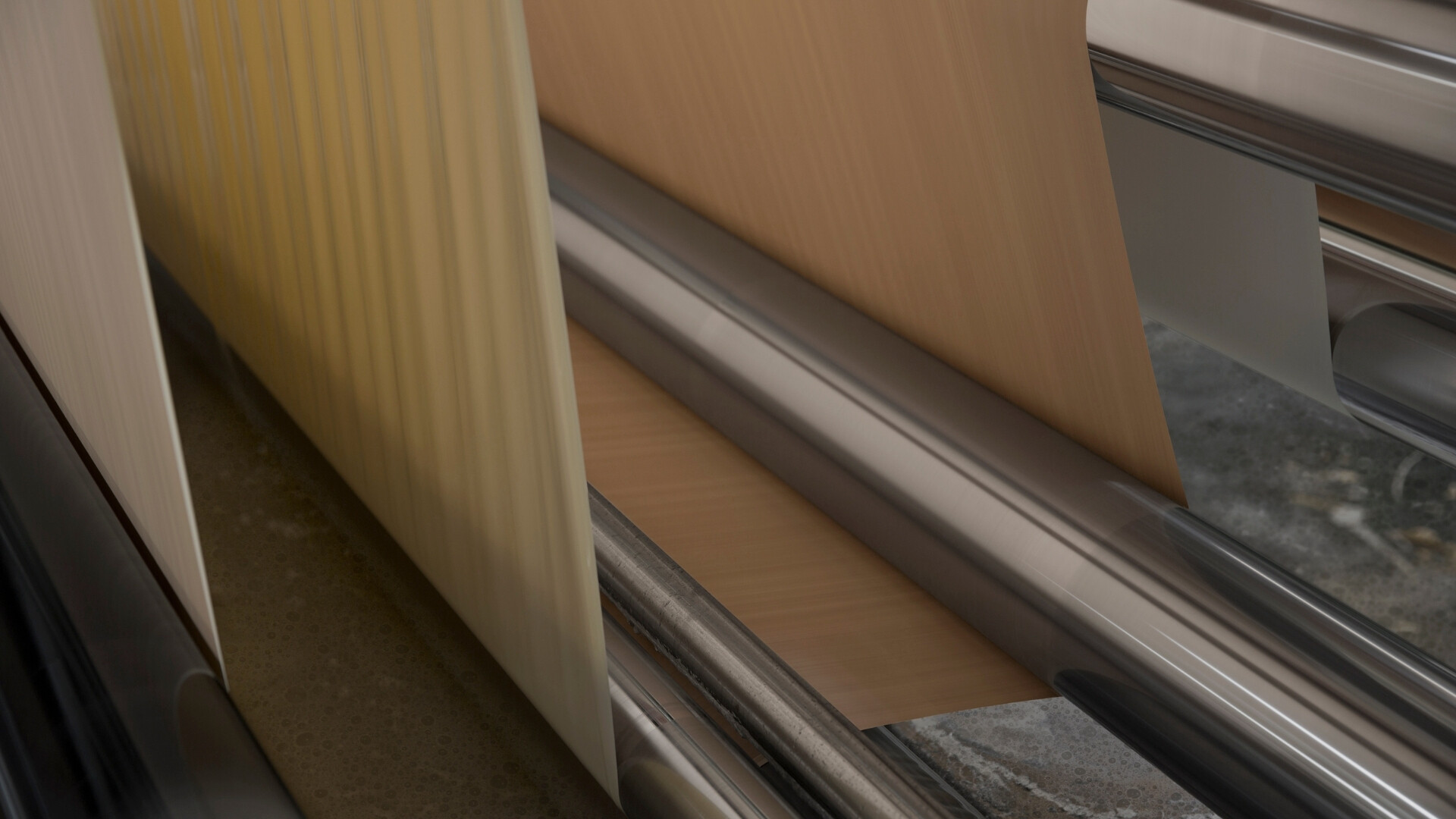 Gamma di prodotti Neodecortech esposti, evidenziando varietà e qualità.