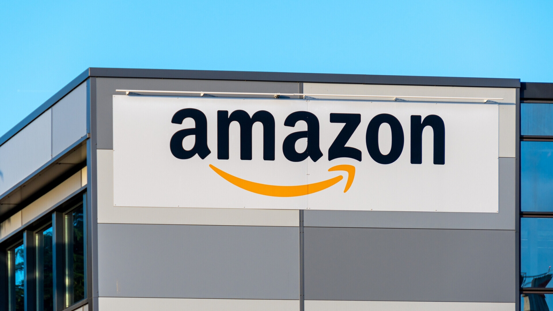 Agenzia di consegna Amazon in Francia Vista esterna agenzia di consegna Amazon in Francia