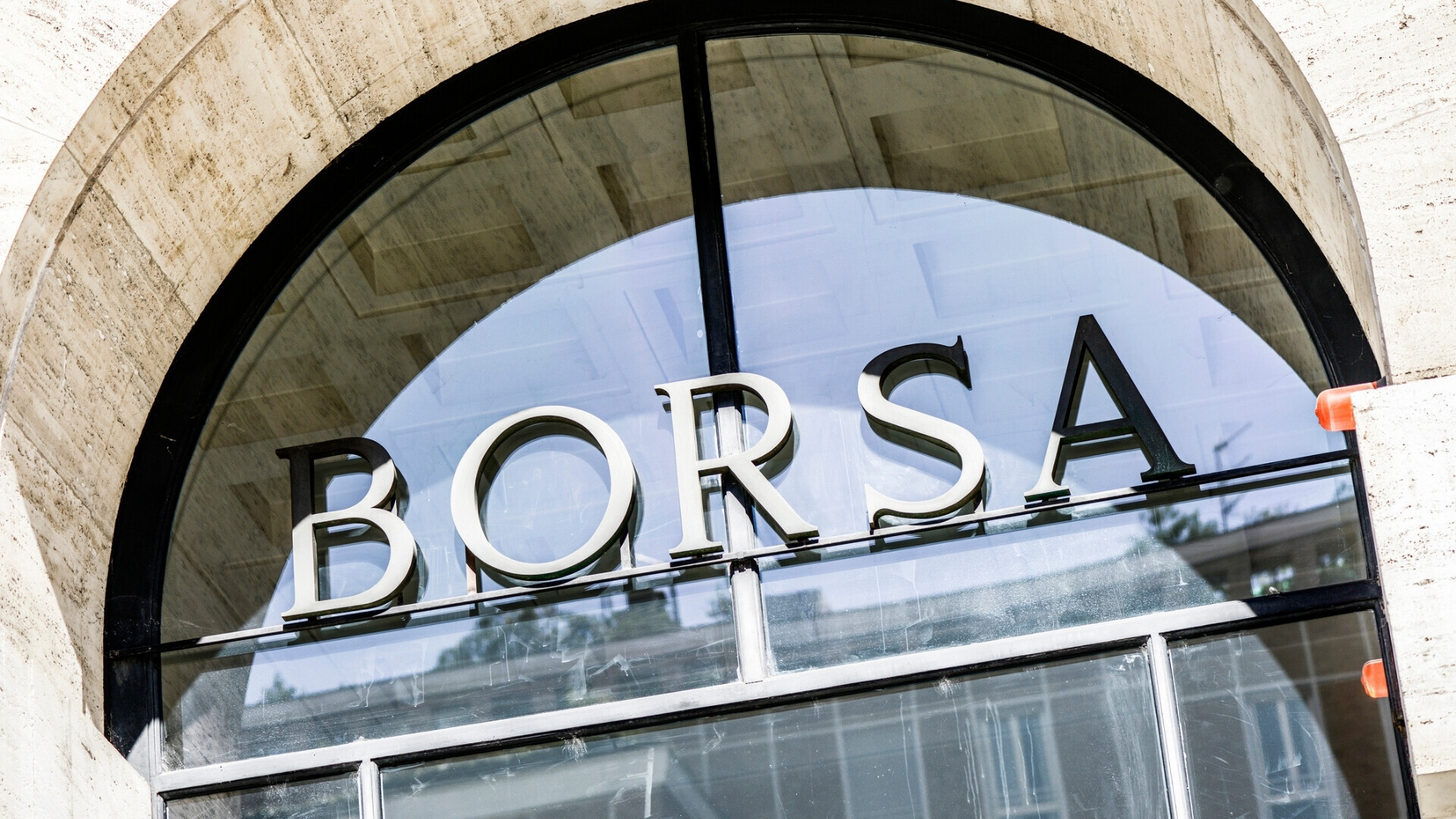 Ingresso della Borsa Italiana (Milan Stock Exchange)