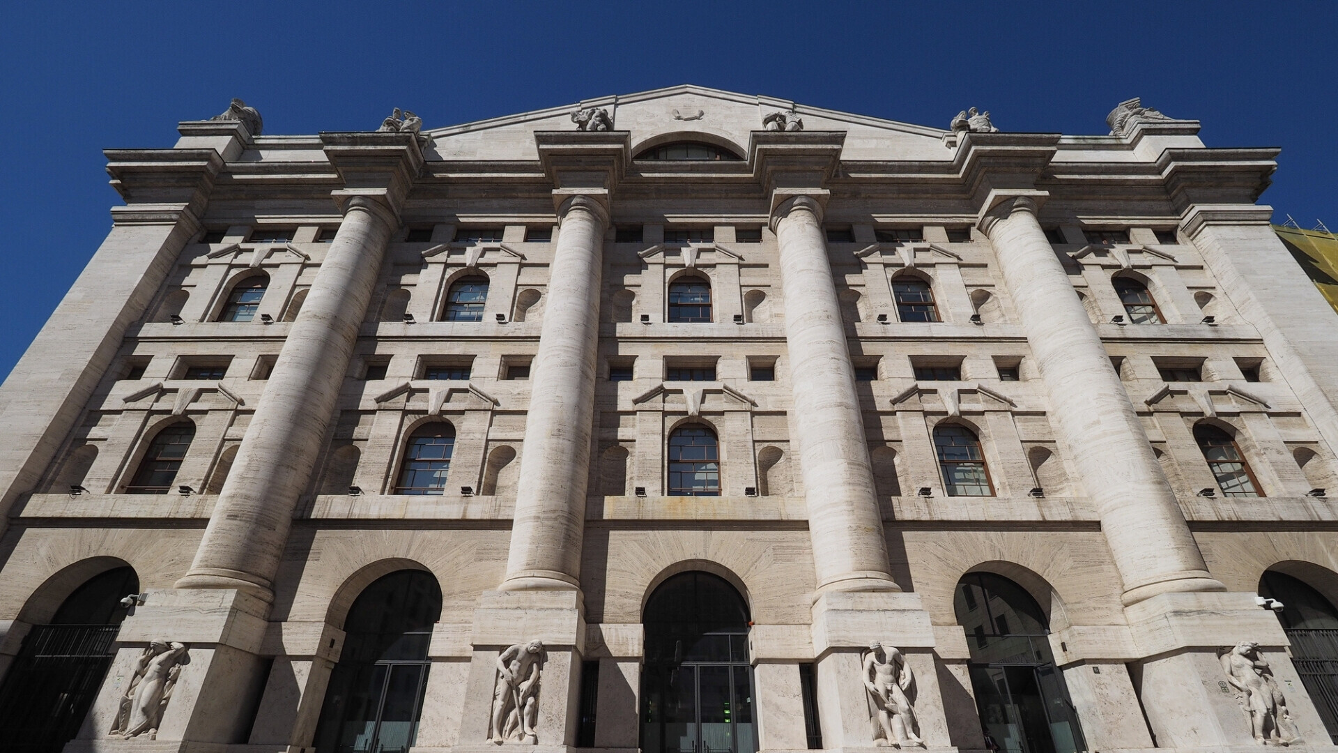 Veduta della Borsa di Milano in Piazza Affari, cuore finanziario della città e centro degli scambi azionari italiani.