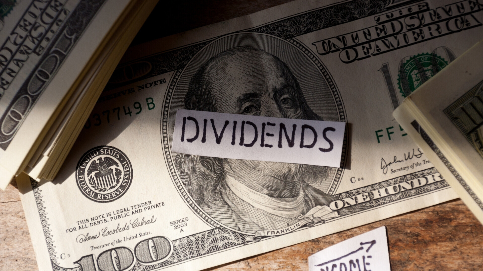 Dividendi e dollari statunitensi Banconote in dollari associate al concetto di dividendi