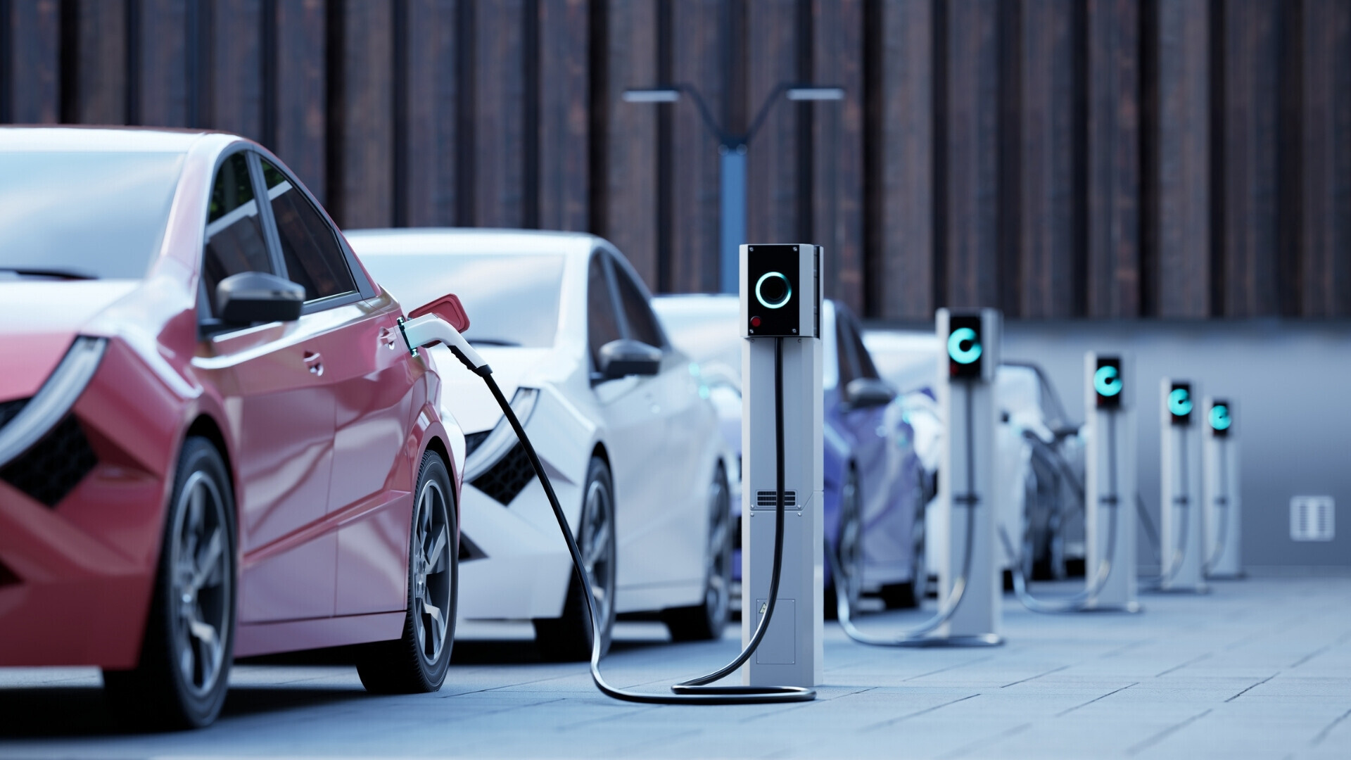 Macchina elettrica in ricarica Ricarica di un’auto elettrica su una strada cittadina