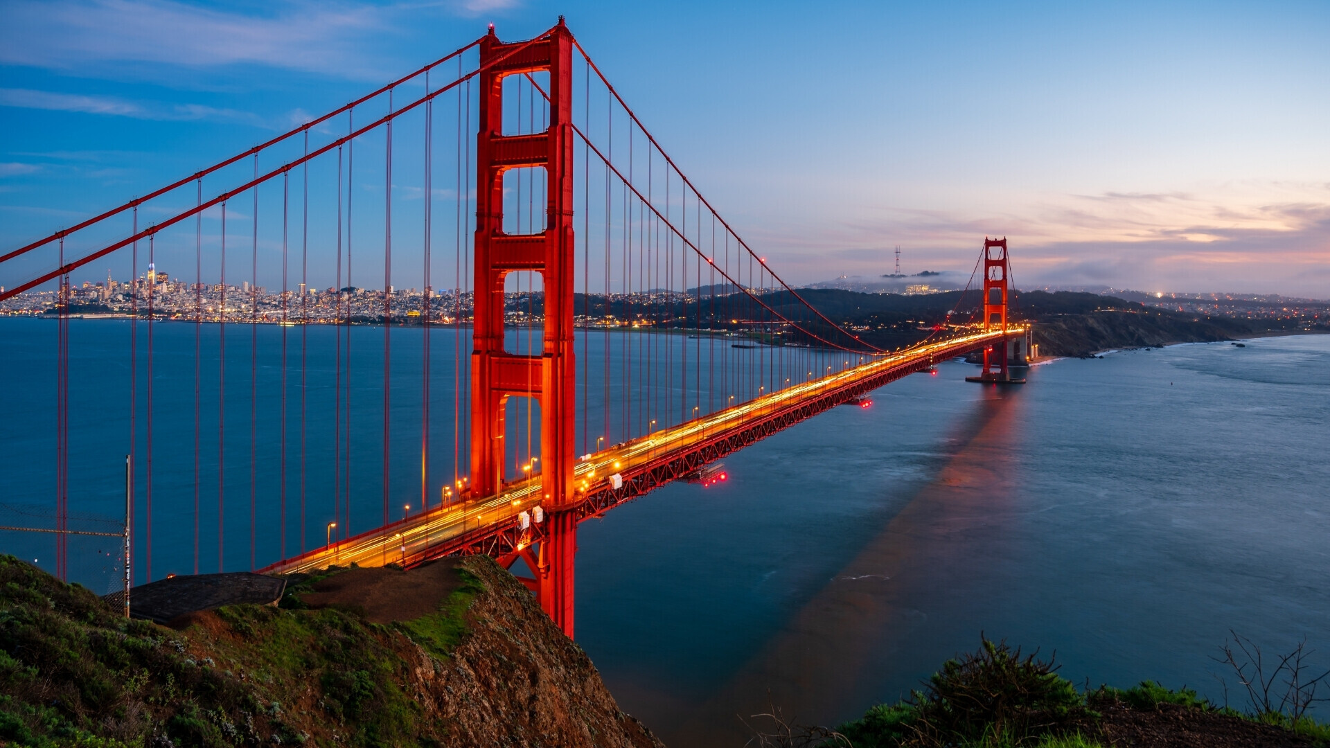 La Statua della Libertà che accoglie i visitatori con il suo messaggio di libertà e speranza