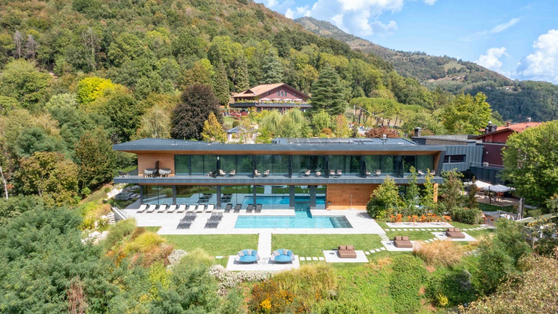 Phi Hotel Piajo, Nembro, BG. Phi Hotel Piajo, un elegante resort a 4 stelle situato a Nembro, vicino a Bergamo.