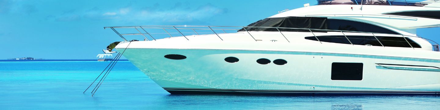 Viaggio senza confini: La libertà assoluta a bordo di uno yacht che esplora acque incantevoli. Viaggio senza confini: La libertà assoluta a bordo di uno yacht che esplora acque incantevoli.